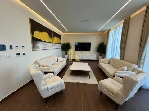 Izdavanje, četvorosoban stan, 116m², Novi Sad, Srbija - image 3