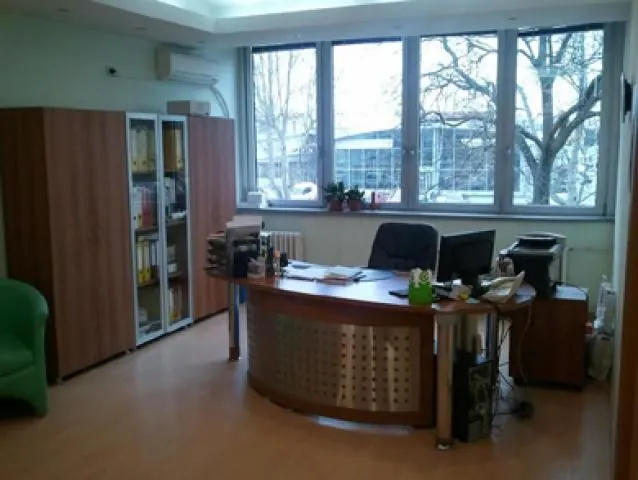 Rent, office space, 2000m², Zemun Centar, Zemun Sve Podlokacije
