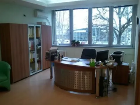 Izdavanje, poslovni prostor, 2000m², Zemun Centar, Zemun Sve Podlokacije - image 2