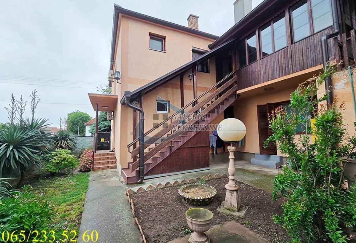 Prodaja, kuća, 212m², Centar, Inđija