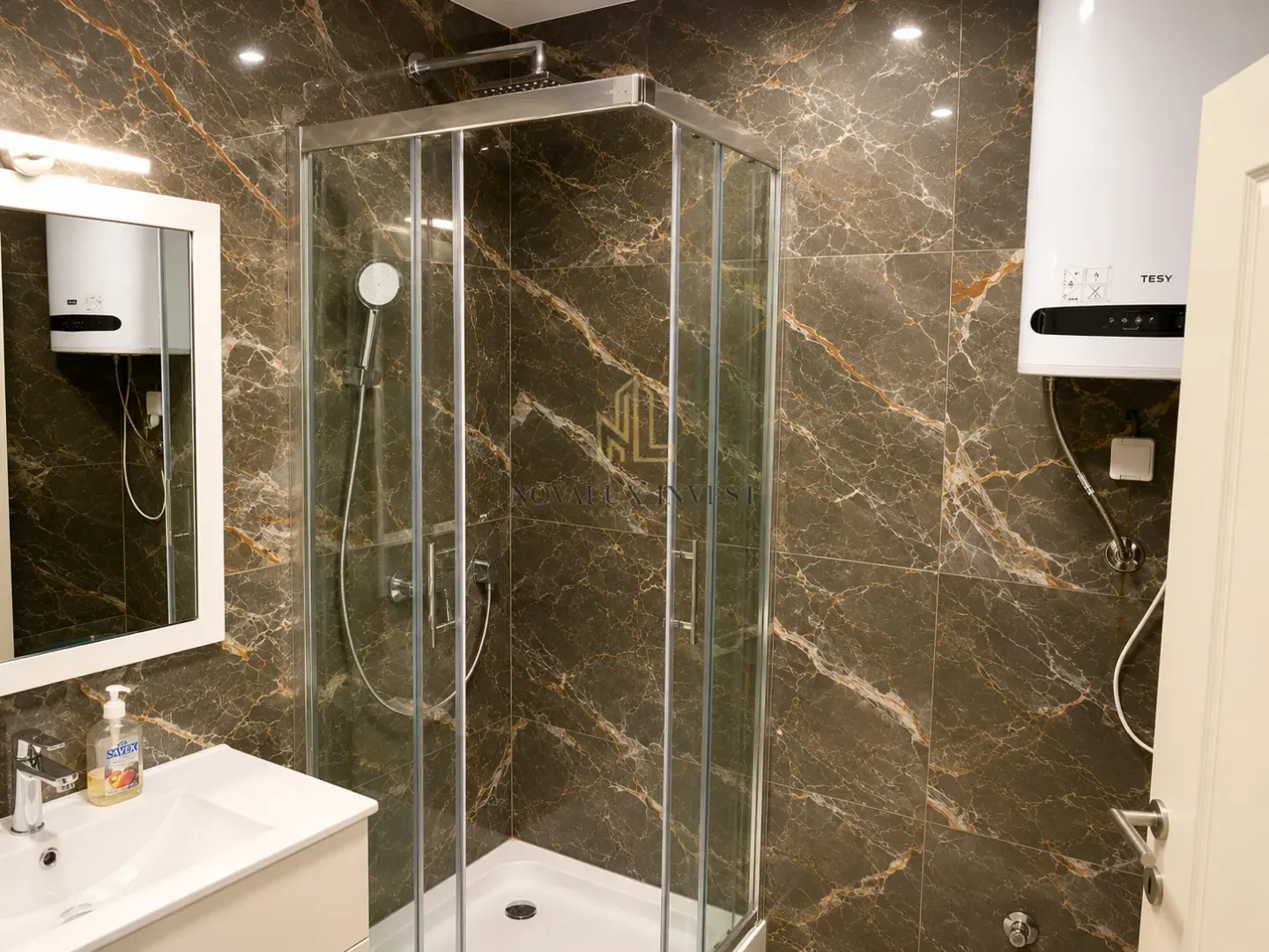 Izdavanje, trosoban stan, 100m², Centar, Podgorica