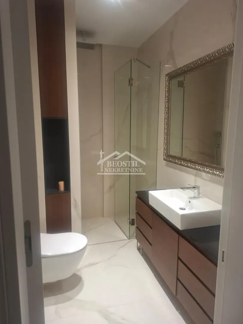 Rent, four bedroom apartment, 137m², Vračar Hram, Vračar Sve Podlokacije