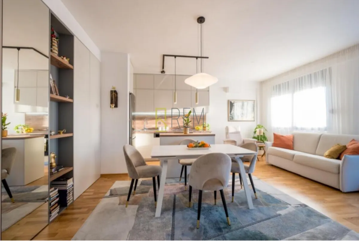 Prodaja, dvosoban stan, 63m², Tivat, Crna Gora