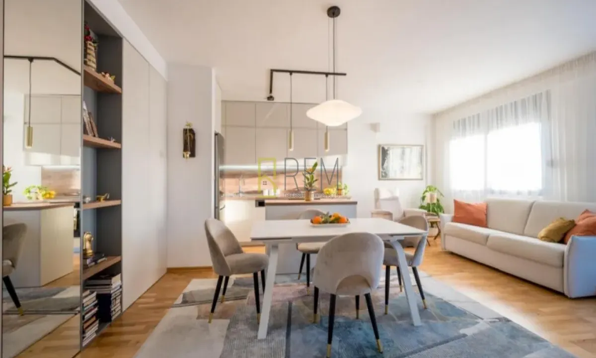 Prodaja, dvosoban stan, 63m², Tivat, Crna Gora