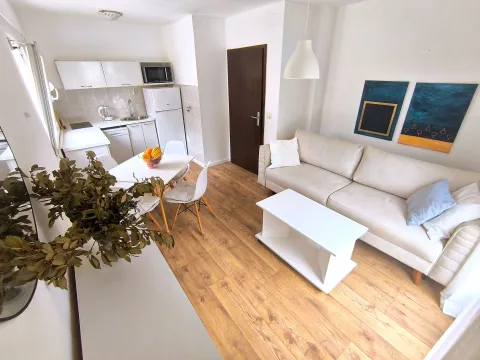 Izdavanje, jednosoban stan, 43m², Lazi, Budva - image 4