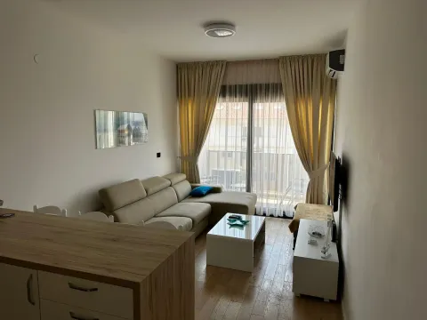 Izdavanje, garsonjera, 35m², Soho City, Bar - image 5