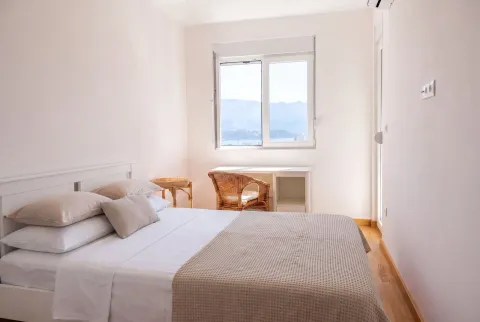 Rent, three bedroom apartment, 65m², Budva, Crna Gora - image 10