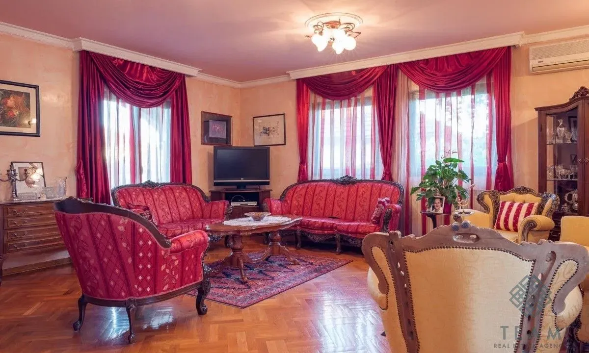 Izdavanje, trosoban stan, 120m², Ibričevina, Podgorica