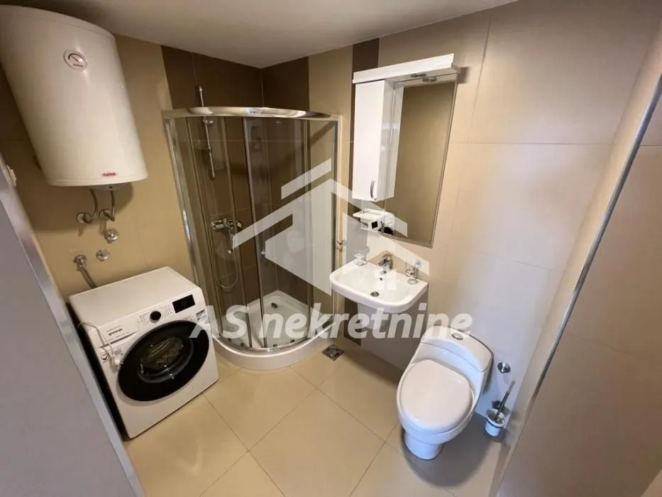 Izdavanje, trosoban stan, 69m², Sarajevska, Beograd