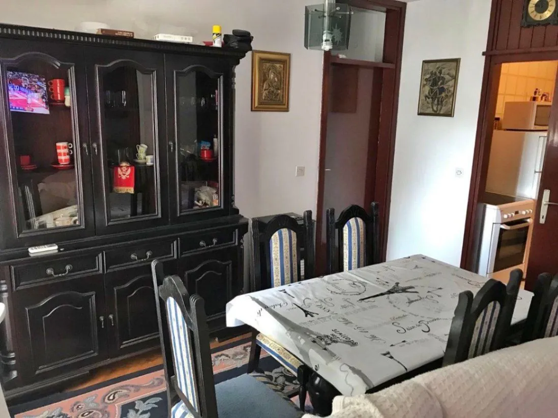 Izdavanje, trosoban stan, 87m2, Centar, Bar