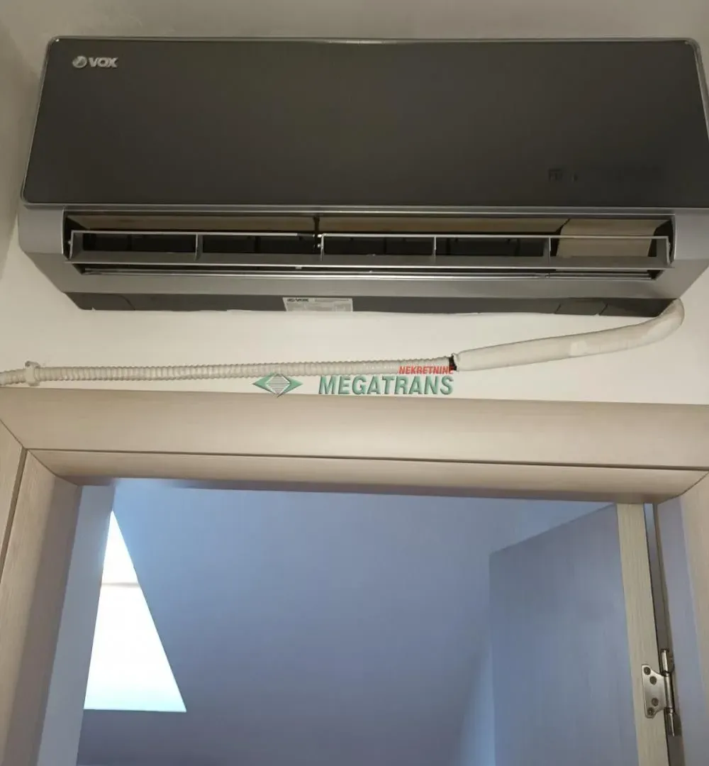 Izdavanje, četvorosoban stan, 100m², Centar, Novi Sad