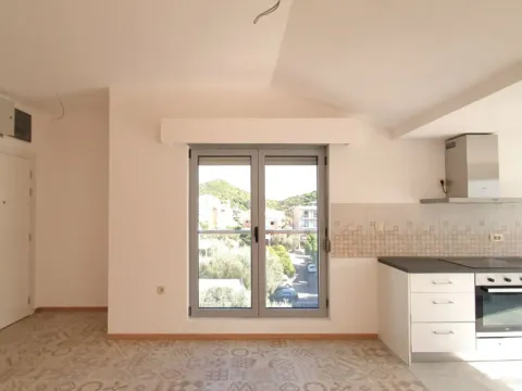 Sale, three bedroom apartment, 171m², Petrovac, Budva - image 10