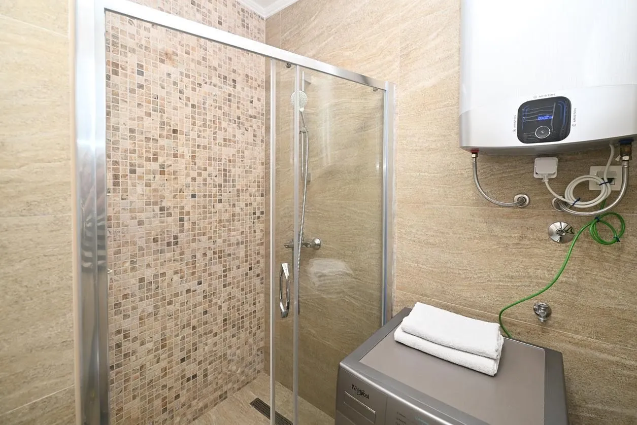 Rent, three bedroom apartment, 130m², Dobrota, Kotor