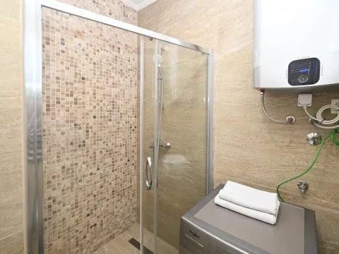 Rent, three bedroom apartment, 130m², Dobrota, Kotor - image 9