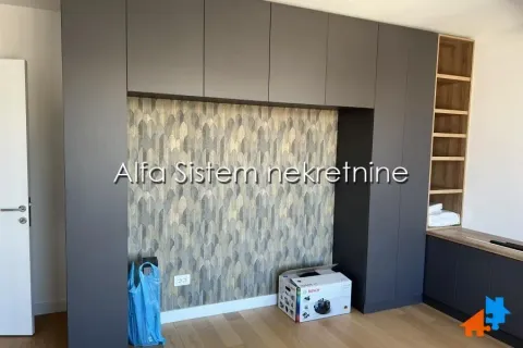 Bedroom with built-in wardrobes and decorative wallpaper on the wall. - image 15