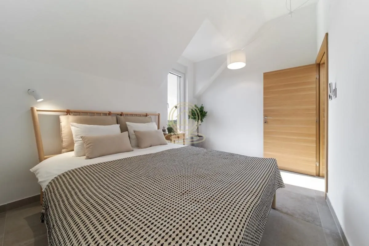Izdavanje, kuća, 300m², Sremski Karlovci, Novi Sad