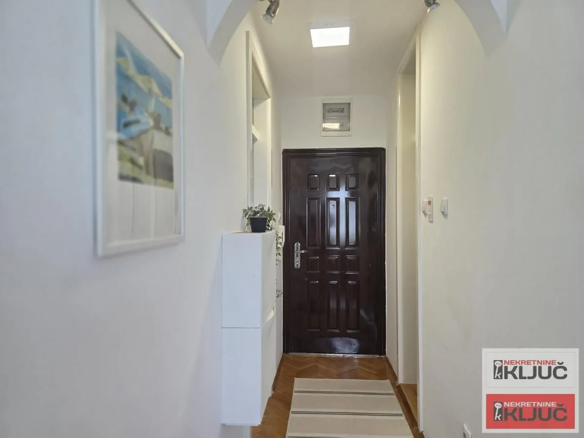 Izdavanje, jednosoban stan, 27m², Bulevar Oslobodjenja, Novi Sad Sve Podlokacije