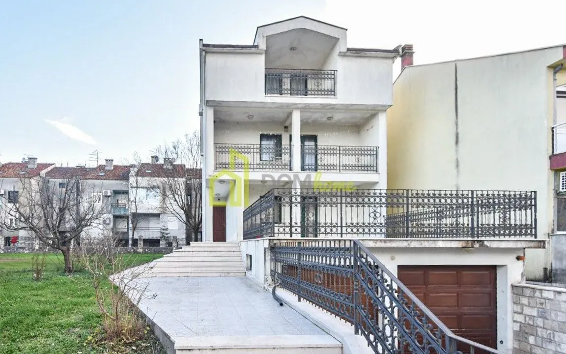 Sale, house, 300m², Zabjelo, Podgorica