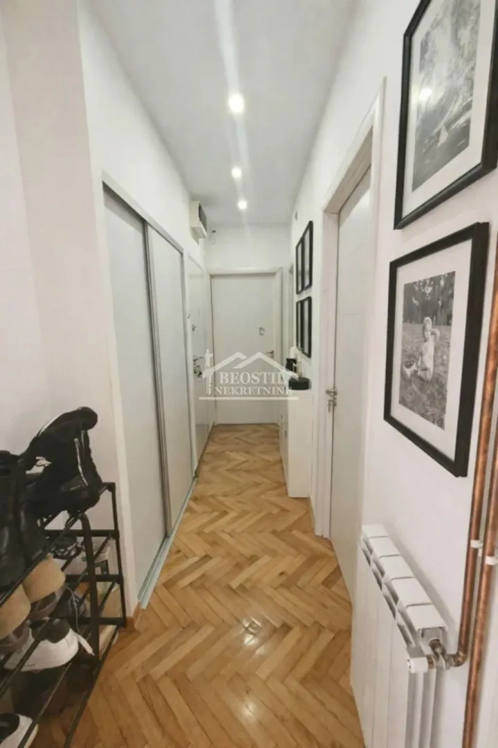 Sale, two bedroom apartment, 61m², Resnik, Beograd