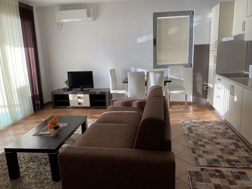 Izdavanje, jednosoban stan, 70m², Dobra Voda, Budva