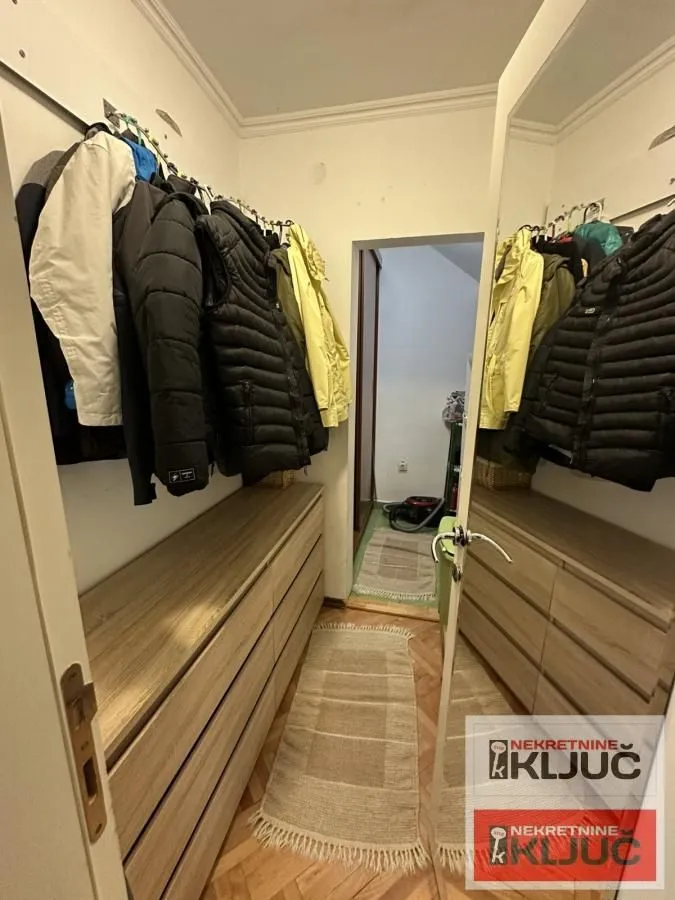 Prodaja, trosoban stan, 81m², Sajmište, Novi Sad