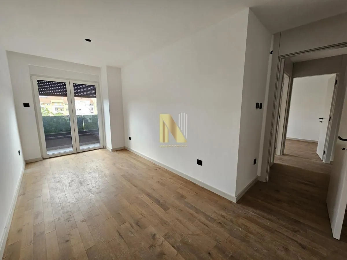 Prodaja, stan, 221m², Bulevar patrijarha Pavla, Novi Sad Sve Podlokacije