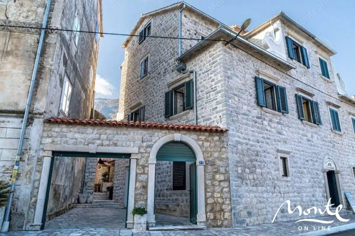 Prodaja, kuća, 330m², Prčanj, Kotor