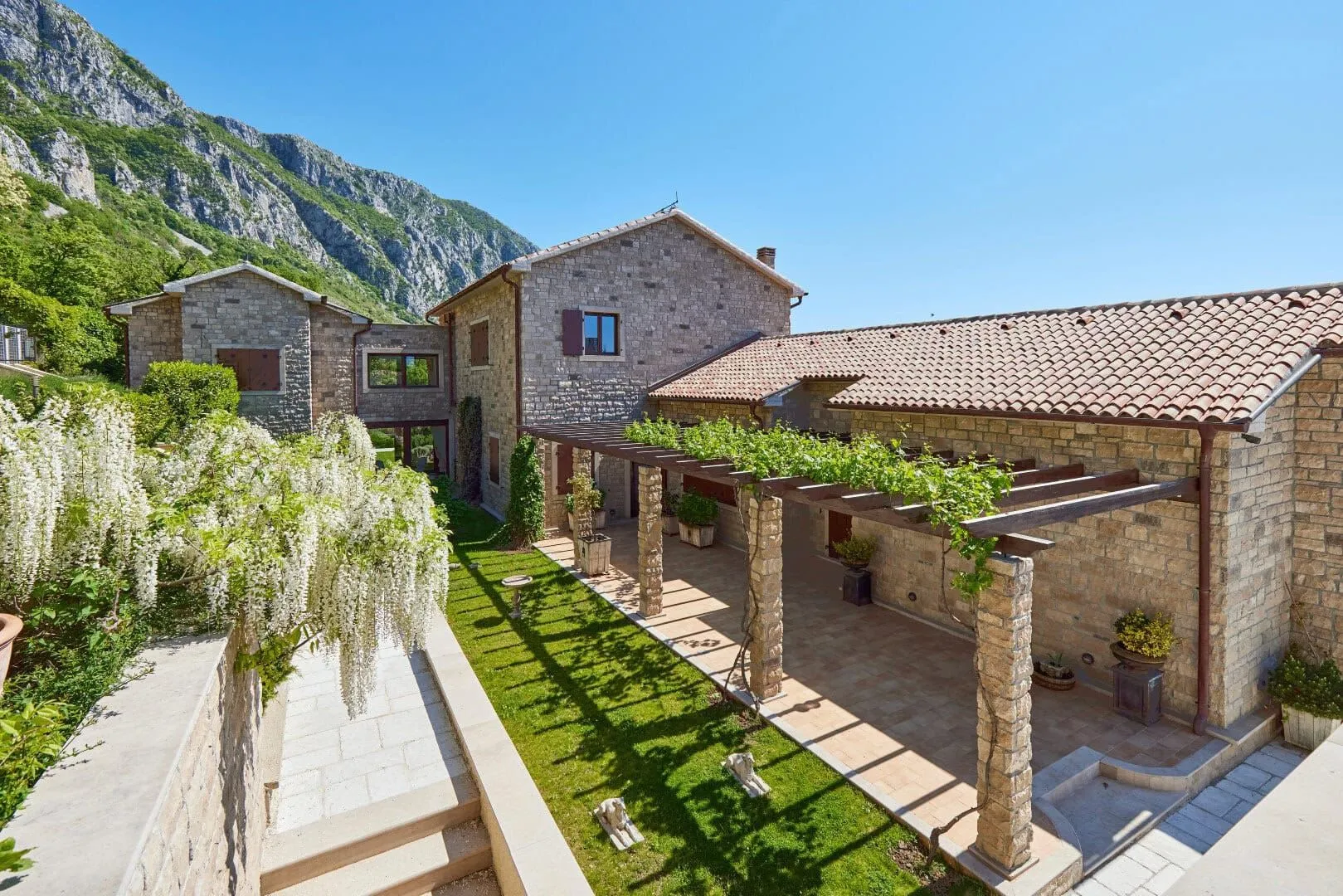Sale, house, 2191m², Blizikuće, Budva