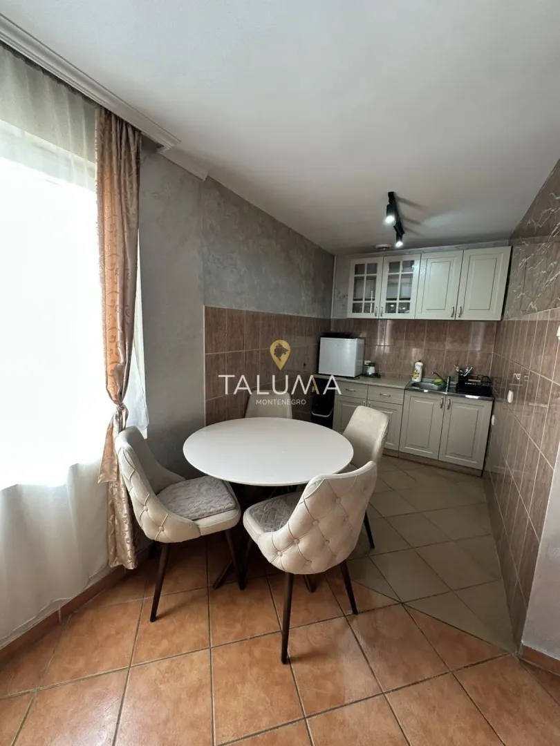 Izdavanje, stan, 200m², Gornja Gorica, Podgorica