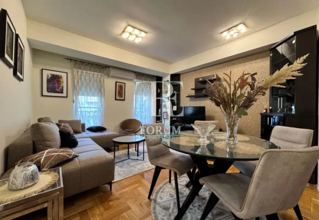 Izdavanje, dvosoban stan, 70m², Blok 9, Podgorica