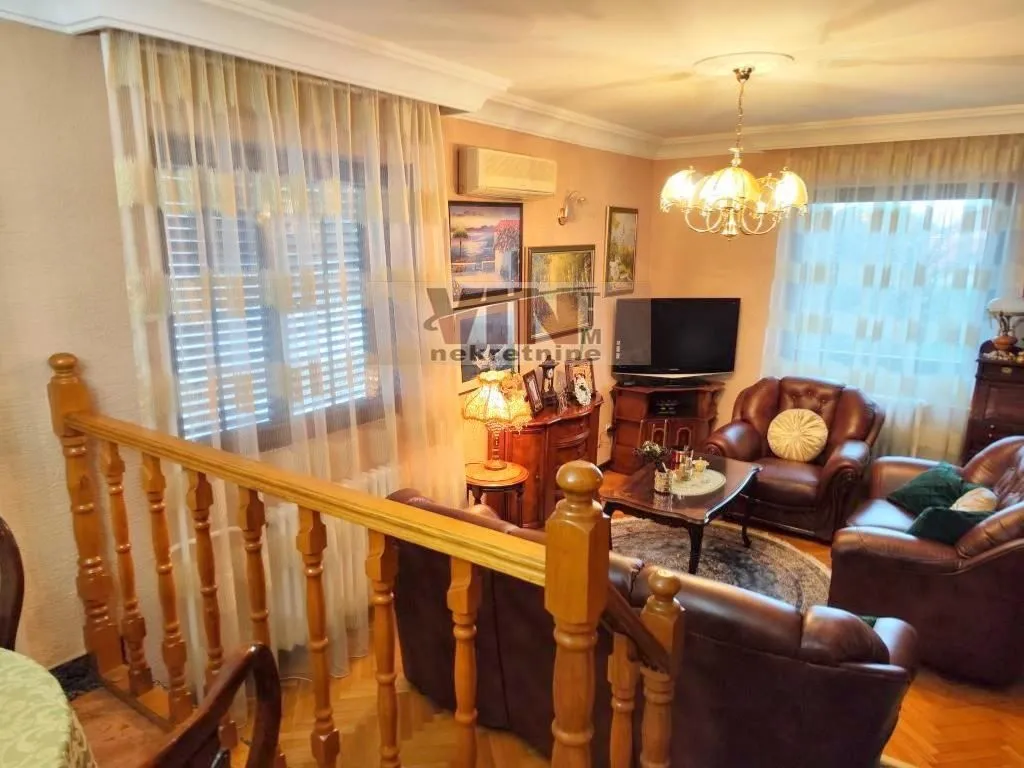 Prodaja, kuća, 415m², Sremska Mitrovica, Srbija