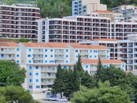 Sale, two bedroom apartment, 71m², Bečići, Budva