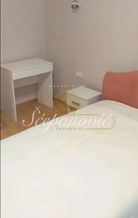 Prodaja, dvosoban stan, 39m², Žitni trg, Zrenjanin