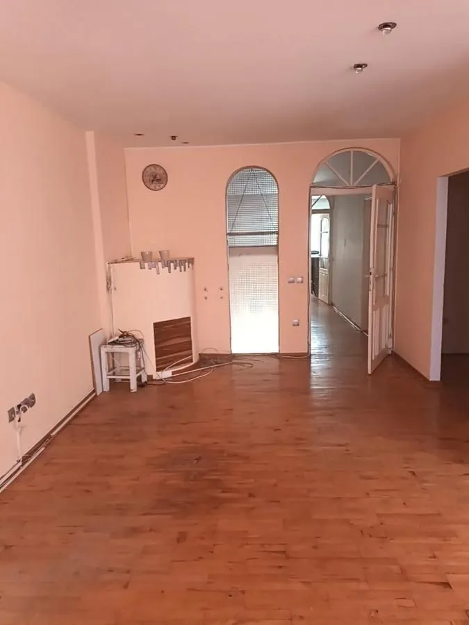 Izdavanje, kuća, 180m², Čukarica, Beograd