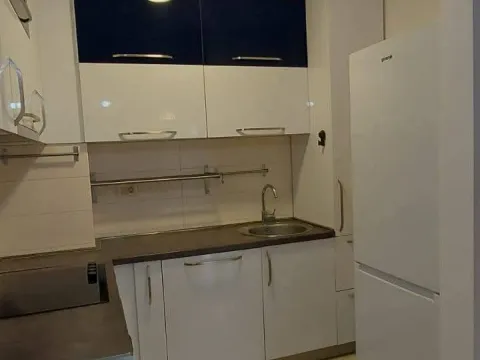 Prodaja, jednosoban stan, 43m², Stari Aerodrom, Podgorica - image 3