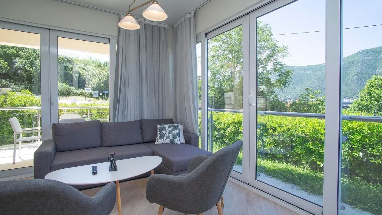 Sale, two bedroom apartment, 65m², Dobrota, Kotor