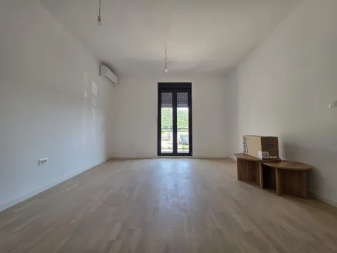 Izdavanje, stan, 48m², Tološi, Podgorica - image 4