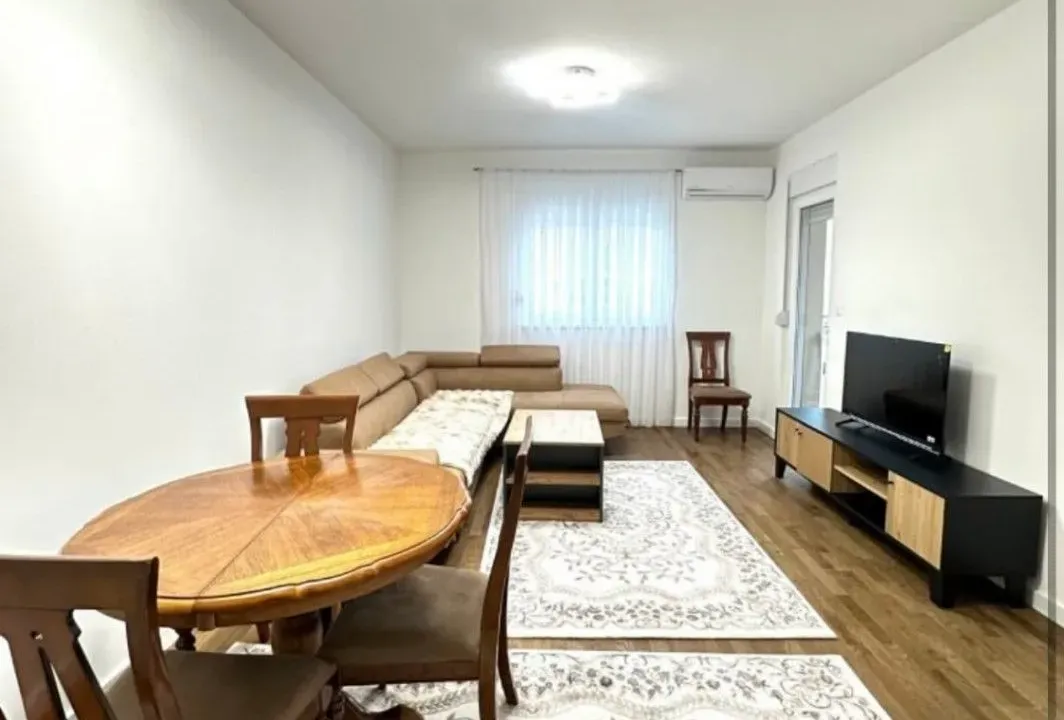Izdavanje, jednosoban stan, 46m², Stari Aerodrom, Podgorica