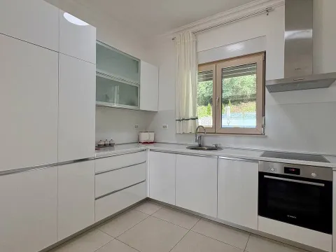 Rent, two bedroom apartment, 100m², Tivat, Crna Gora - image 9
