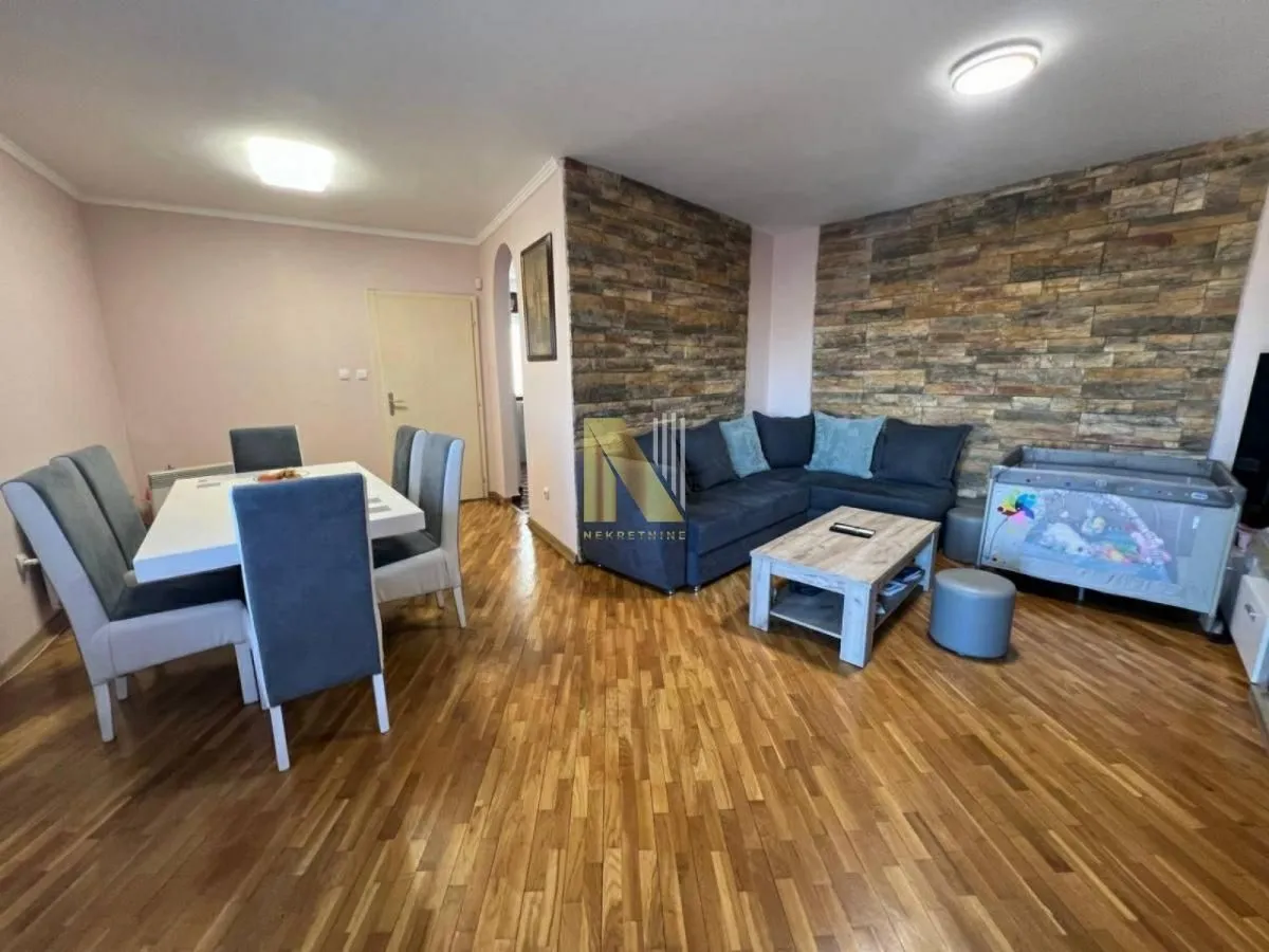 Prodaja, trosoban stan, 71m², Salajka, Novi Sad Sve Podlokacije