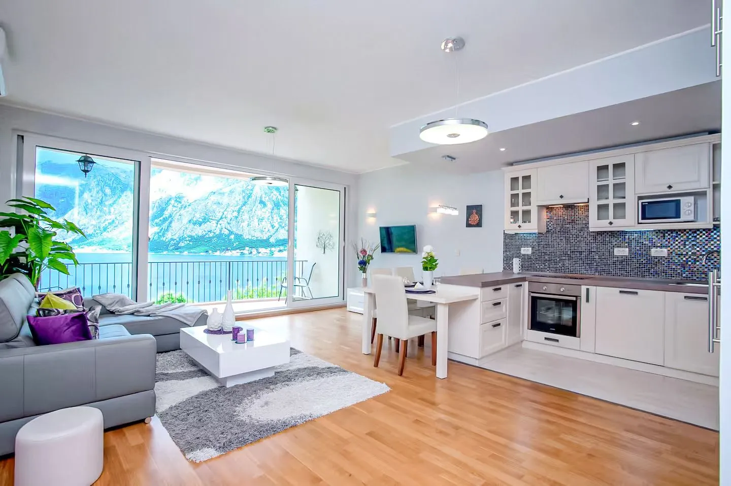 Prodaja, trosoban stan, 100m², Prčanj, Kotor