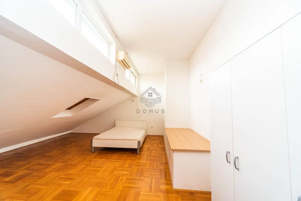Izdavanje, trosoban stan, 160m², Pobrežje, Podgorica