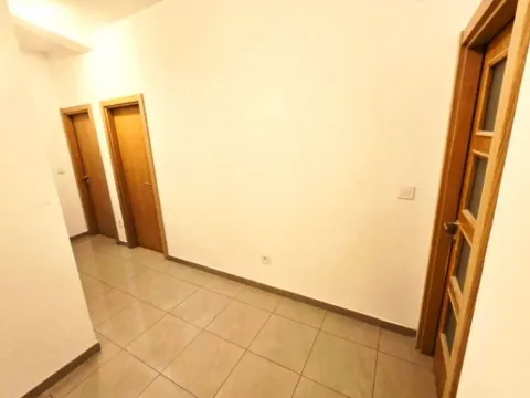 Prodaja, dvosoban stan, 72m², Stari Aerodrom, Podgorica - image 4