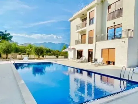 Izdavanje, stan, 73m², Tivat, Crna Gora - image 1