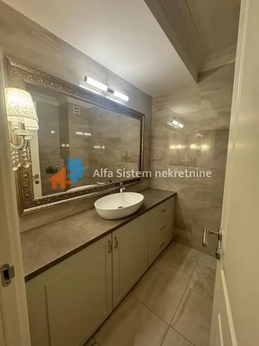 Izdavanje, stan, 215m², Savski Venac, Beograd