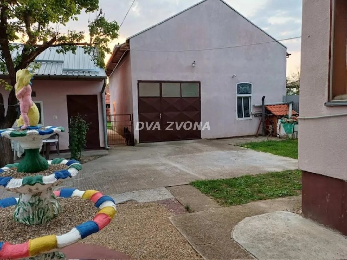 Prodaja, kuća, 192m², Novi Bečej, Zrenjanin