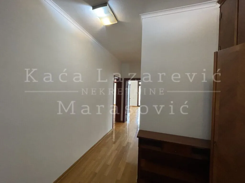 Izdavanje, trosoban stan, 126m², Savski Venac, Beograd