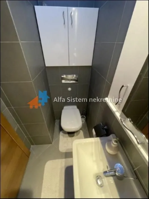 Izdavanje, trosoban stan, 104m², Savski Venac, Beograd