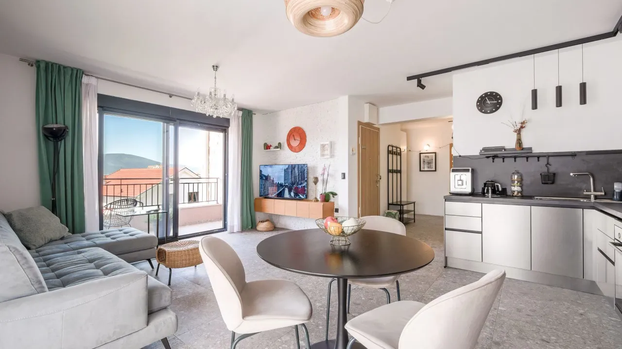 Sale, three bedroom apartment, 77m², Centar, Tivat