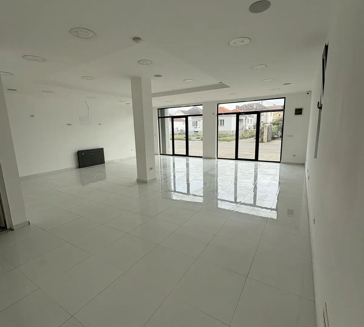 Izdavanje, poslovni prostor, 89m², Masline, Podgorica